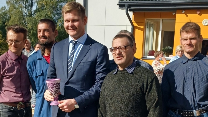 Labklājības ministrs G.Eglītis ar klietiem