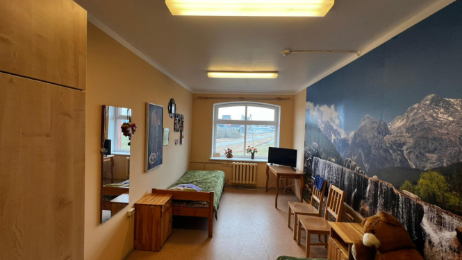 Istaba pēc remonta. Foto tapete, gaišas sienas