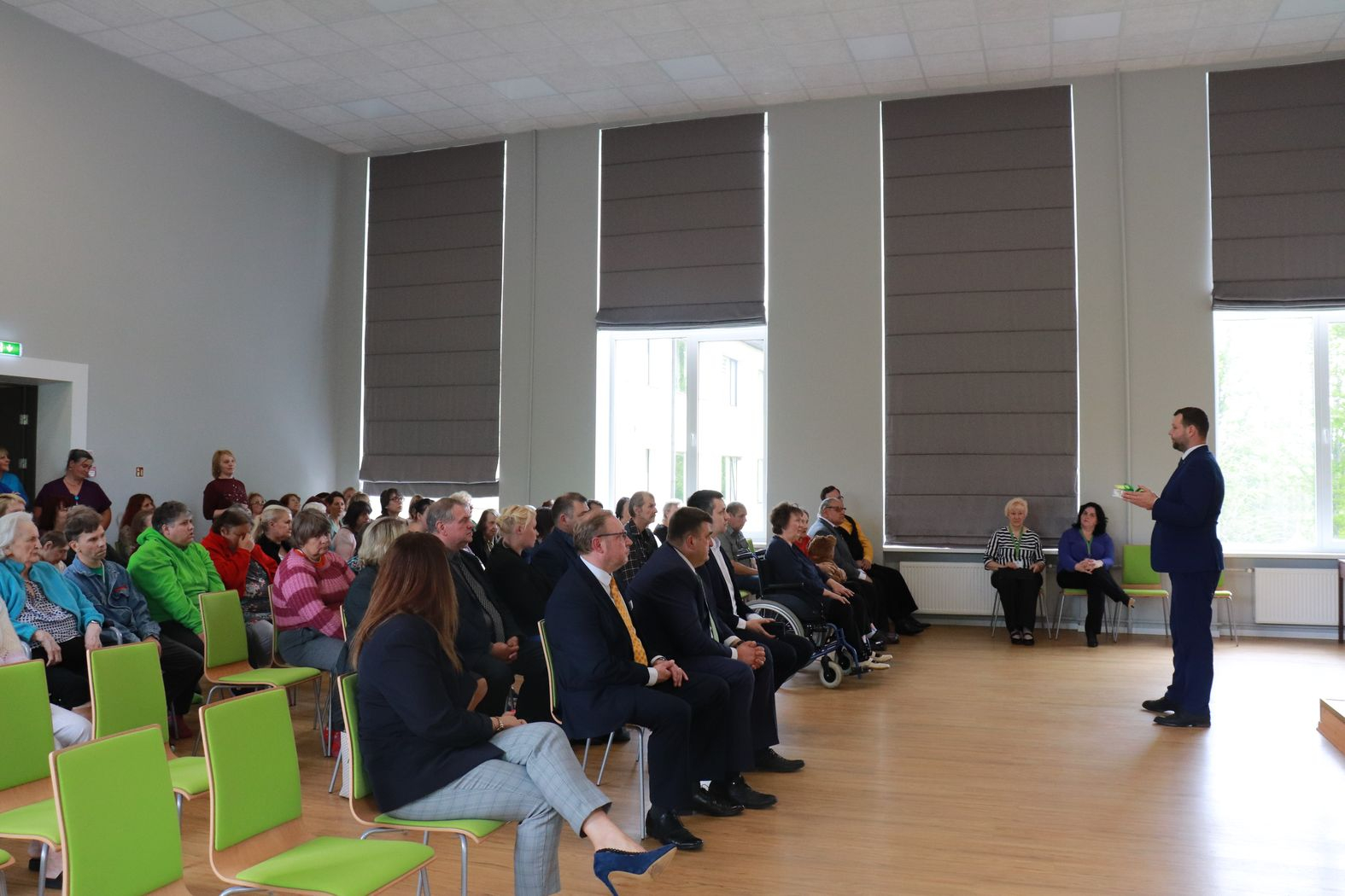 Uzrunu saka labklājības ministrs