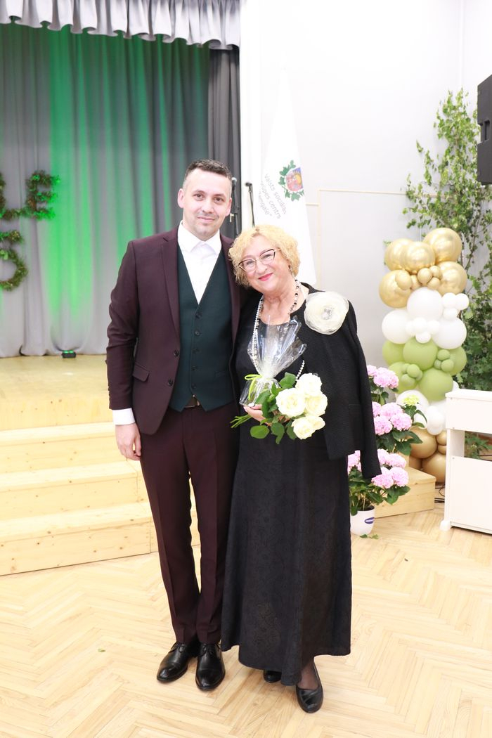 Direktors ar sadarbības partneri