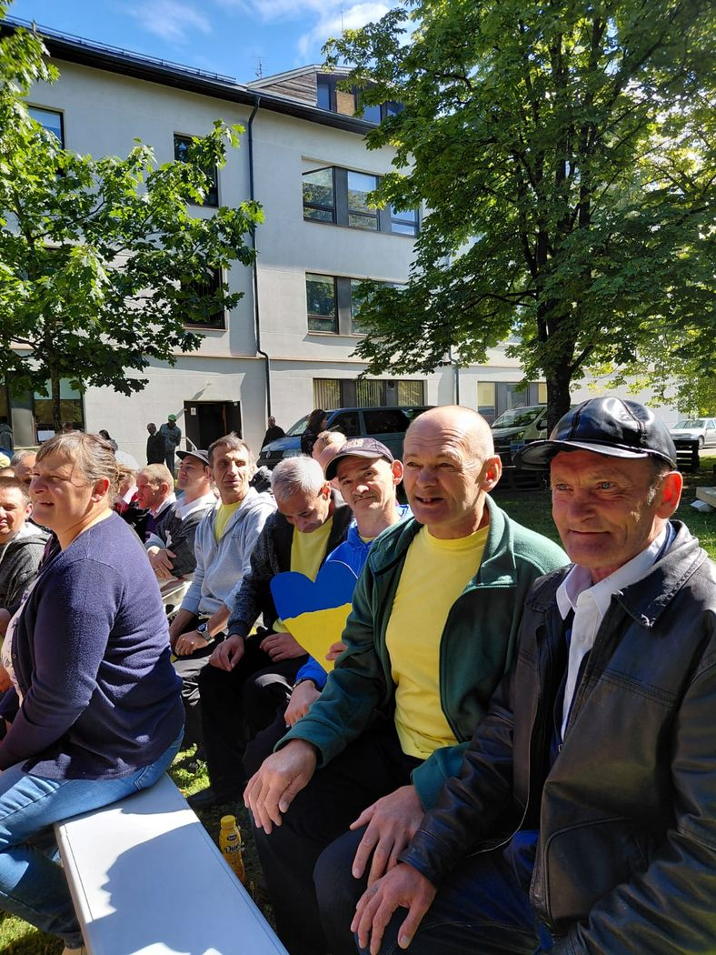 Pasākuma apmeklētāji skatītāju rindās