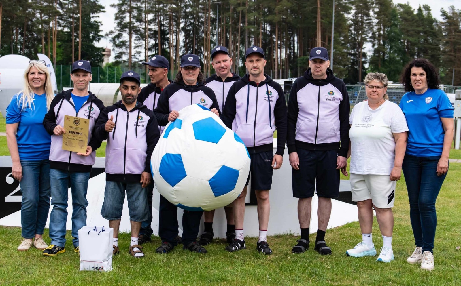 SeniCup dalībnieki apbalvošanā