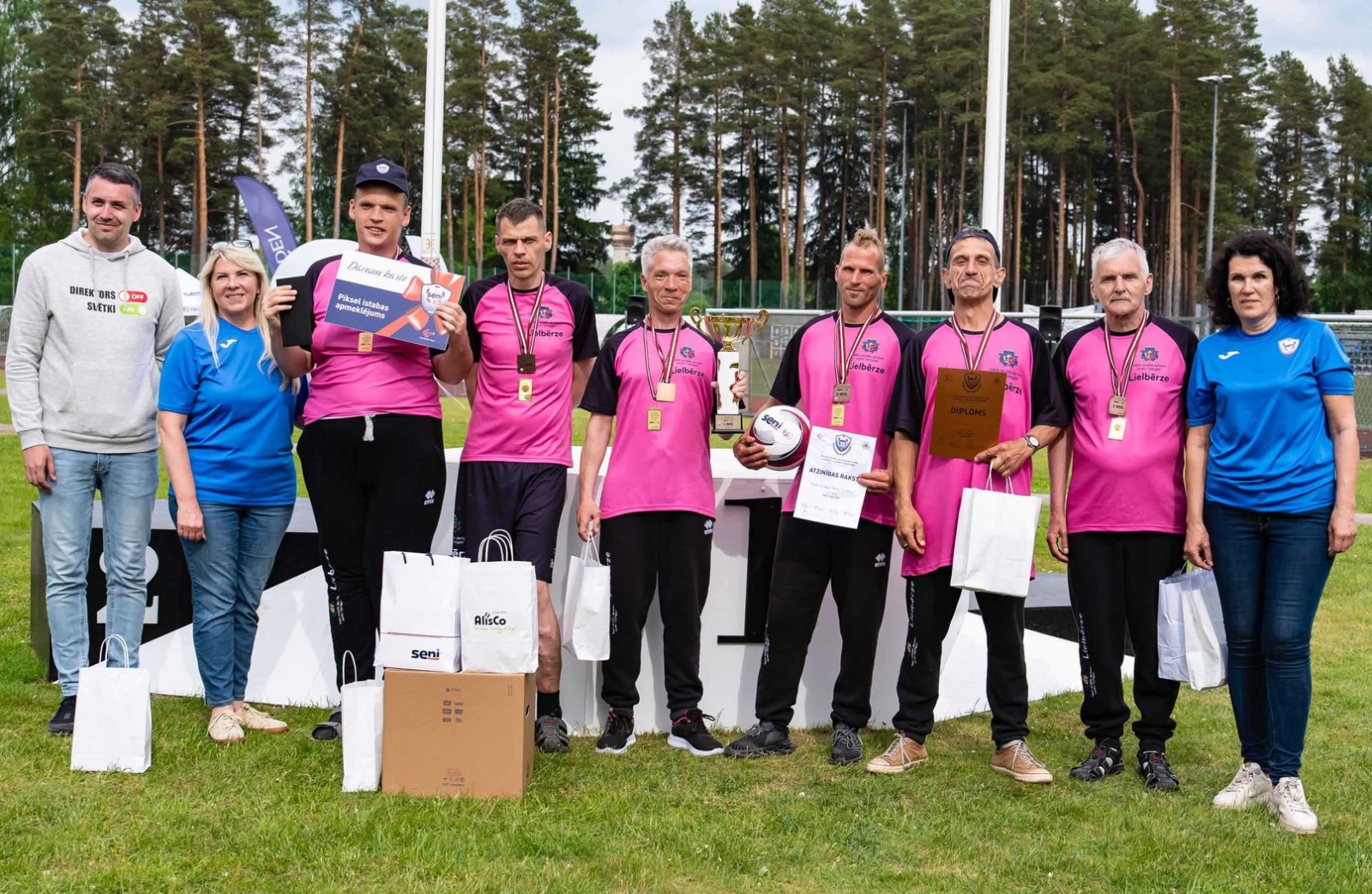 SeniCup dalībnieki apbalvošanā