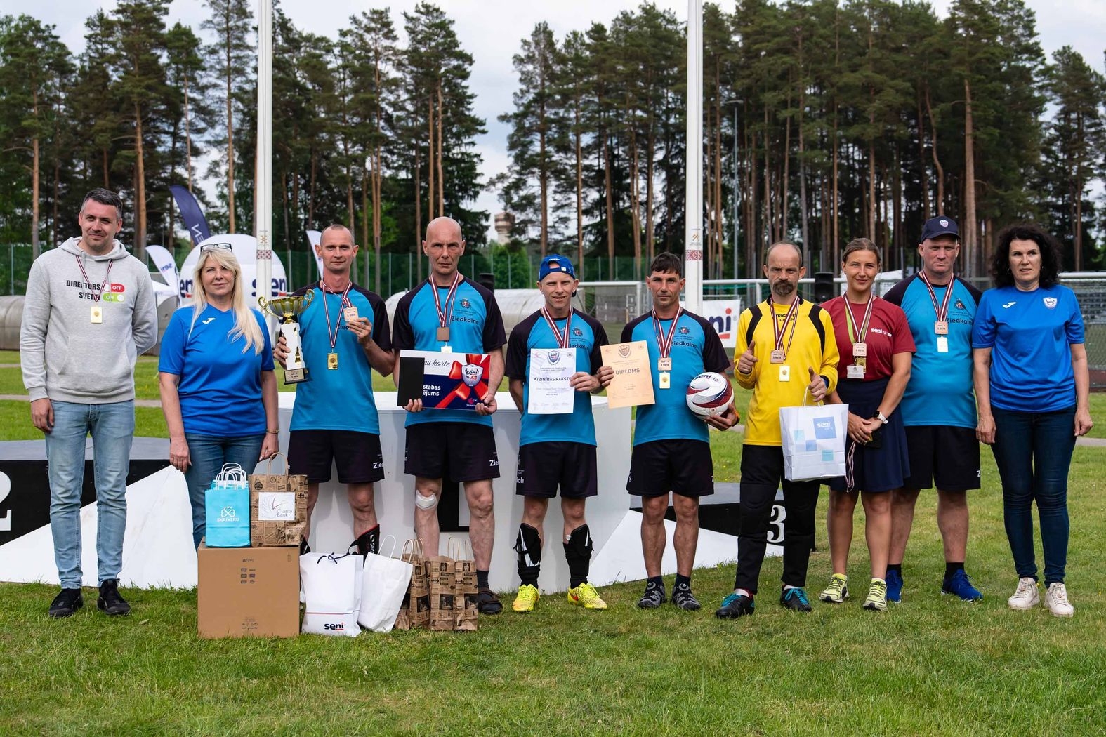 SeniCup dalībnieki apbalvošanā