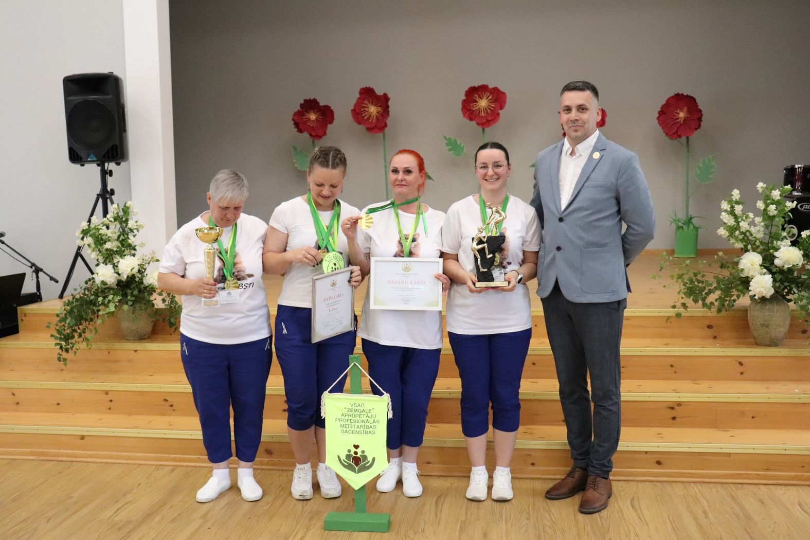 Dalībnieku komanda ar iestādes direktoru