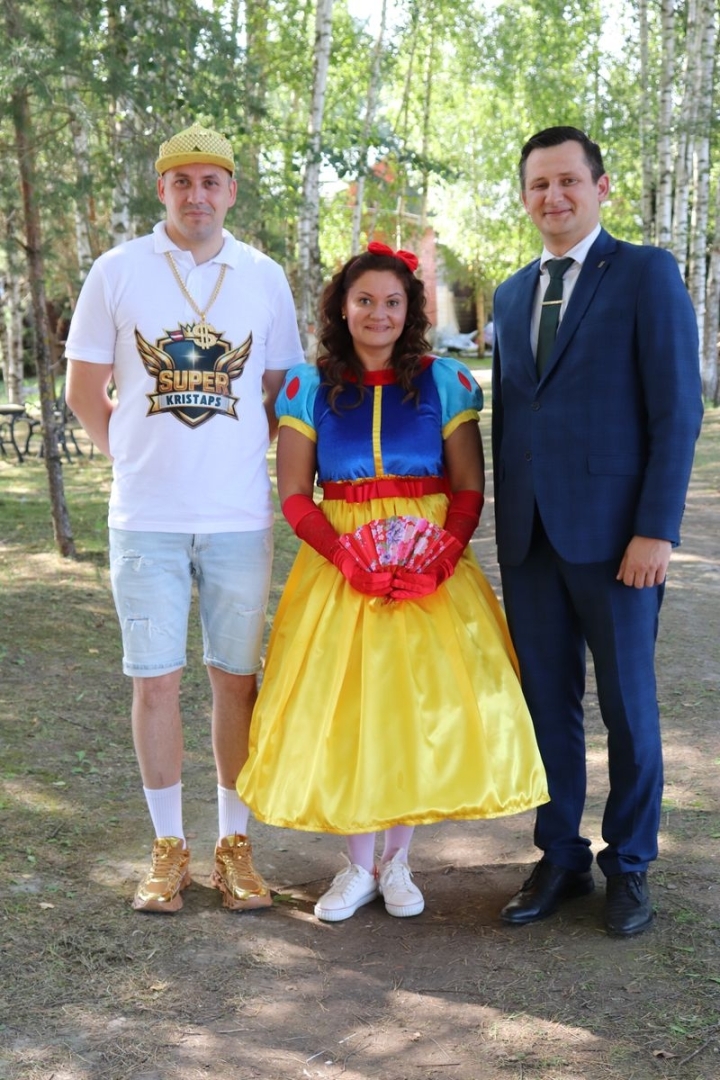 Direktors, filiāles "Ropaži" vadītāja, labklājības ministrijas pārstāvis.
