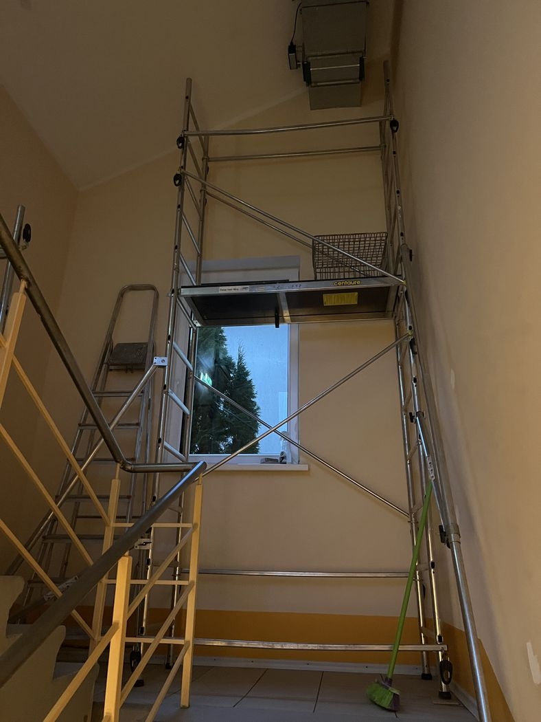 Kāpņu telpa remontdarbu procesā