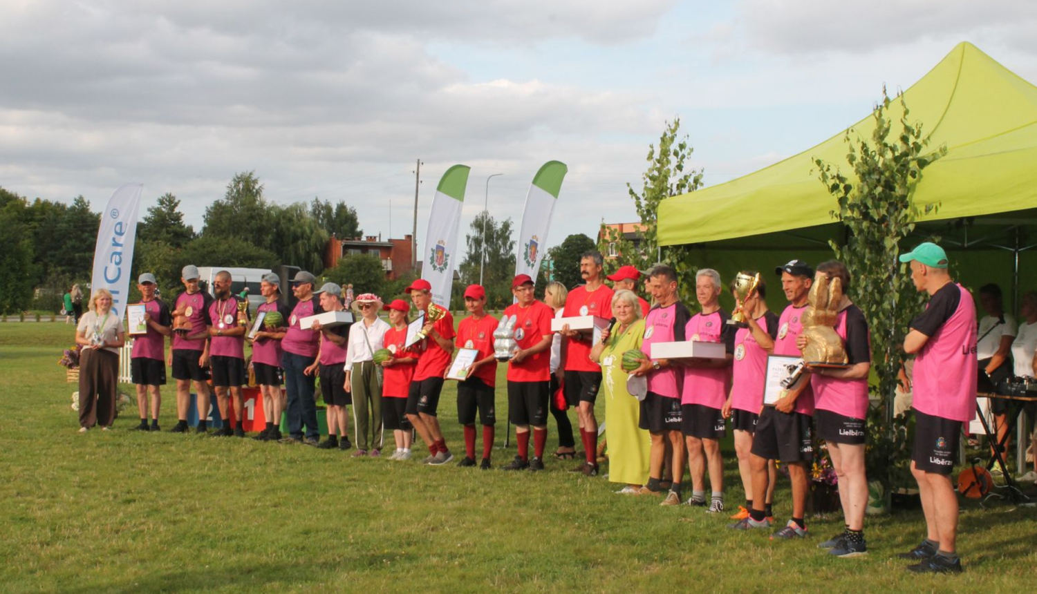 Pasākuma dalībnieki apbalvošanas ceremonijā