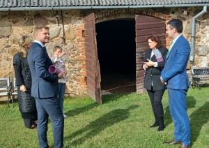 Labklājības ministrs G.Eglītis ar direktoru