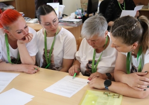 Pasākumu dalībnieku komanda pilda uzdevumu