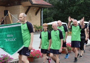 Klejojošā kausa dalībnieki