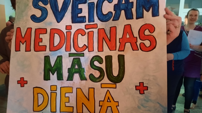 starptautiska_masu_diena_ropazi_apsveikums_plakats