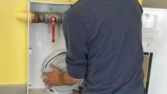 Norisinās darbi pie ugunsdrošības inventāra atjaunošanas