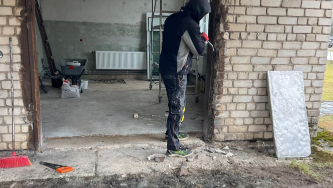 Izlauzta durvju aile
