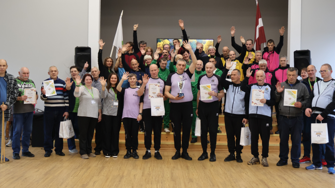 Novusa turnīra dalībnieku kopbilde