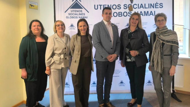 Kopbildē seši cilvēki. Vsac Zemgale un Utenas aprūpes nama pārstāvji