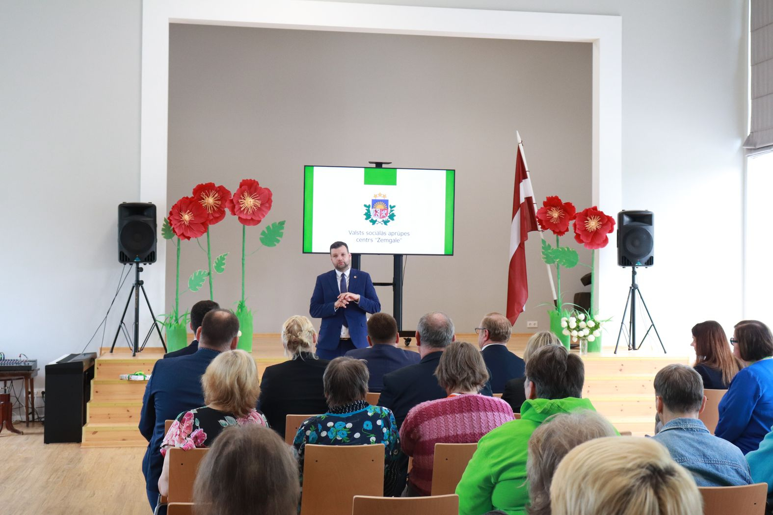 Uzrunu saka labklājības ministrs