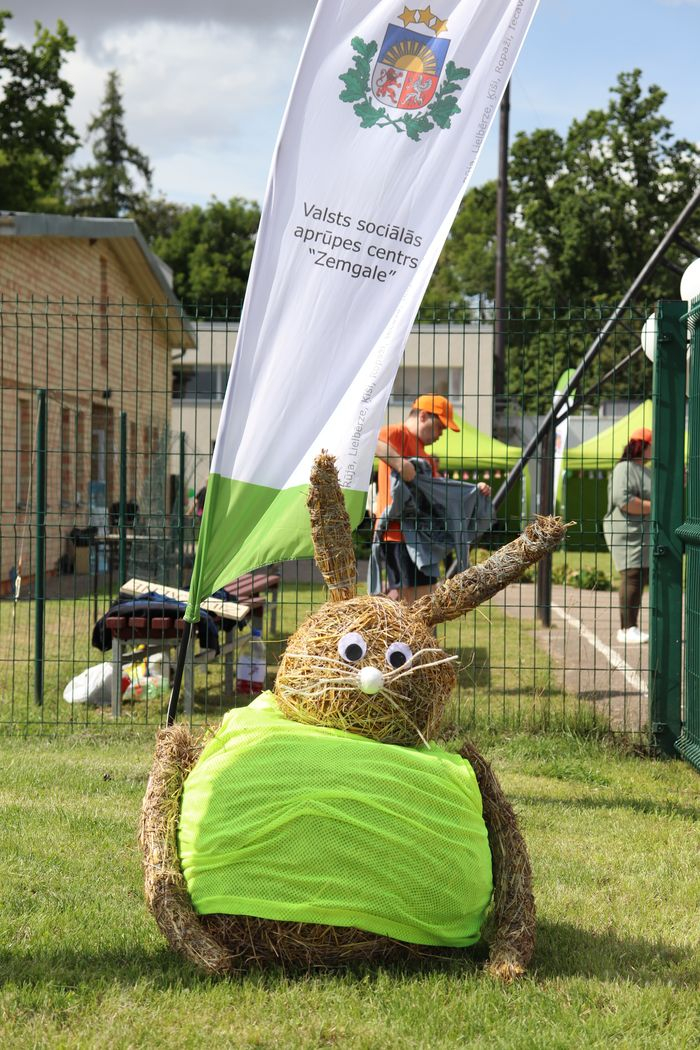 Salmu zaķis ar VSAC Zemgale karogu