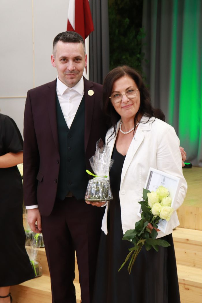 Direktors ar sadarbības partneri