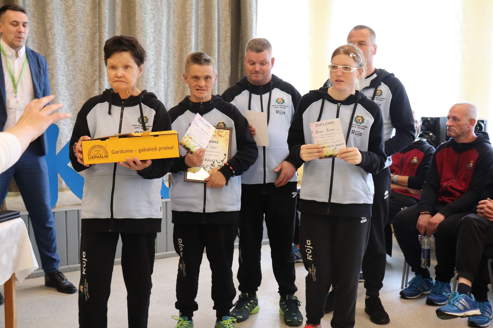 Apbalvo filiāles Rūja komandas dalībniekus