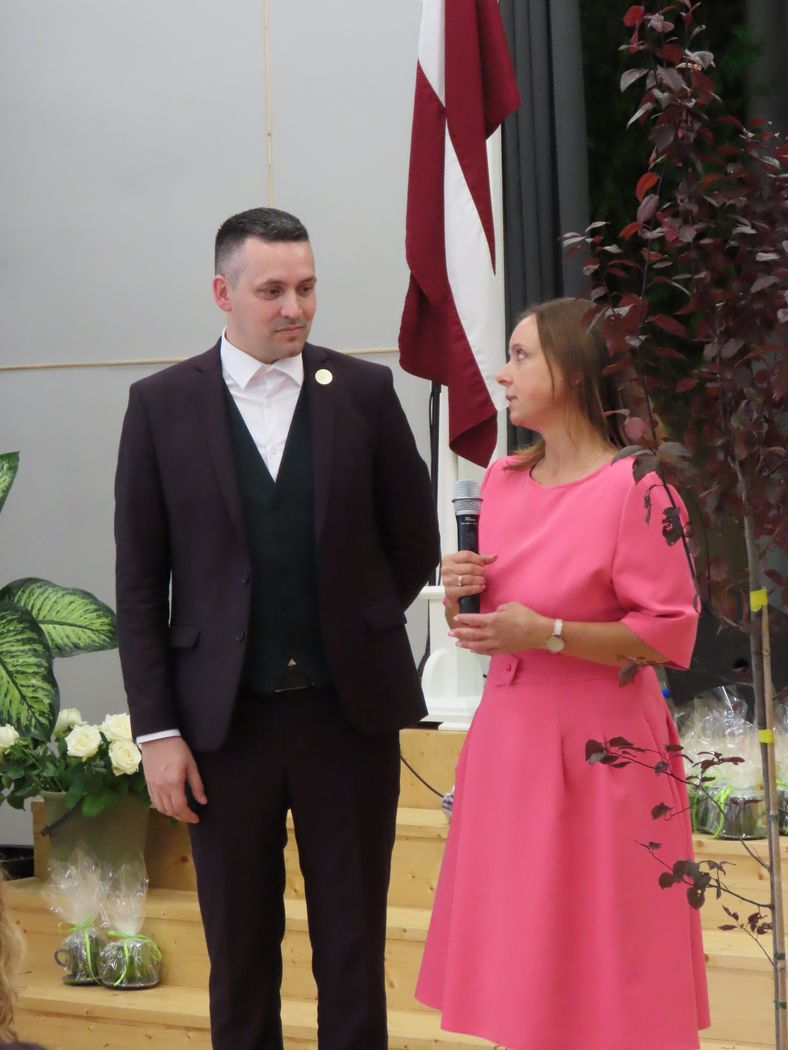 Direktors ar sadarbības partneri