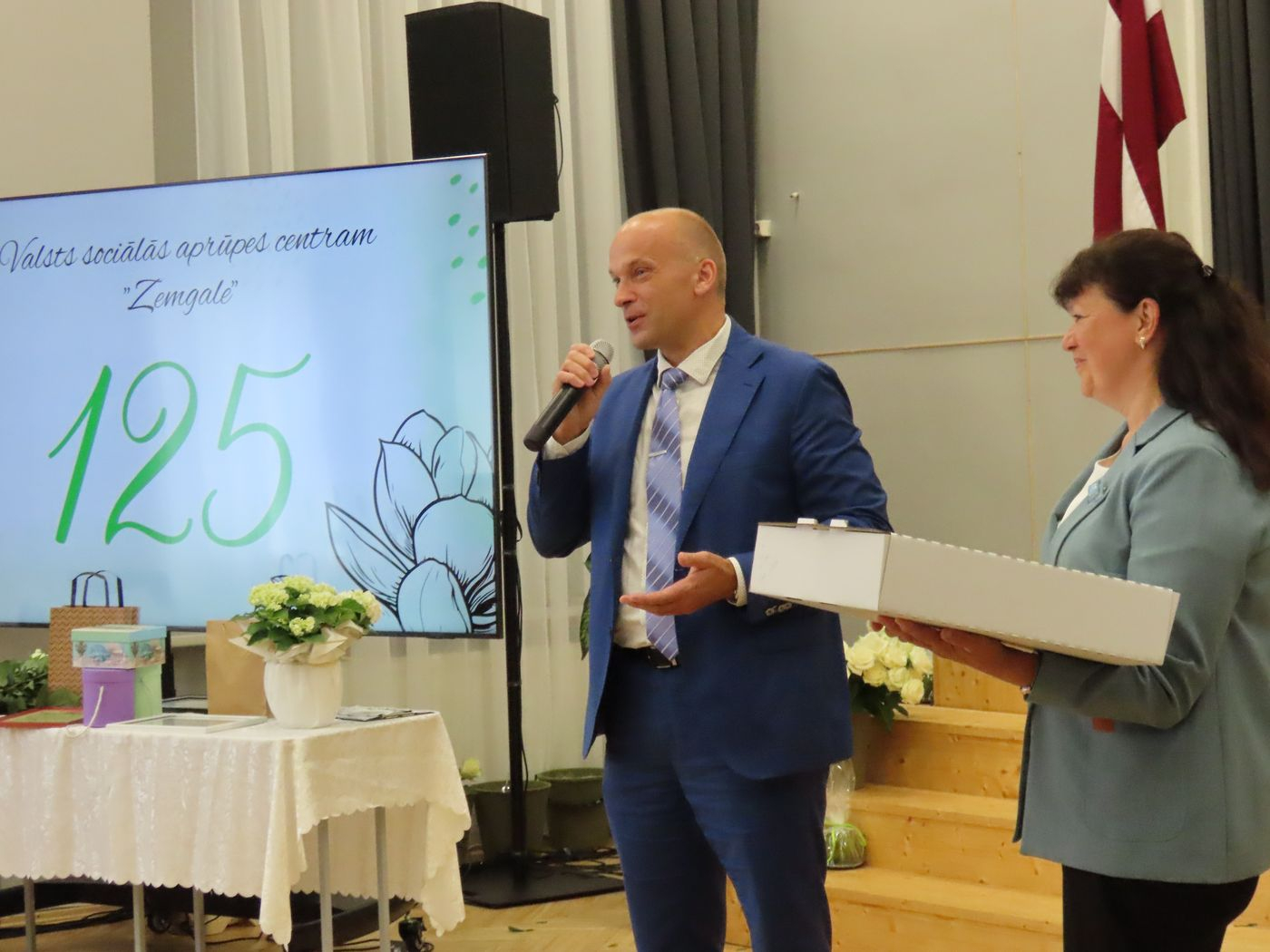 sadarbības partneri sveic iestādi jubilejā