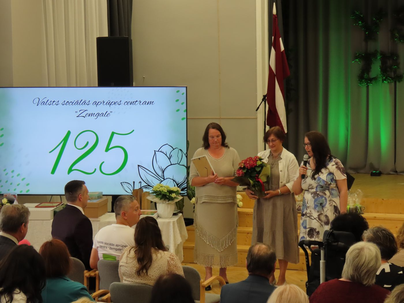 sadarbības partneri sveic iestādi jubilejā