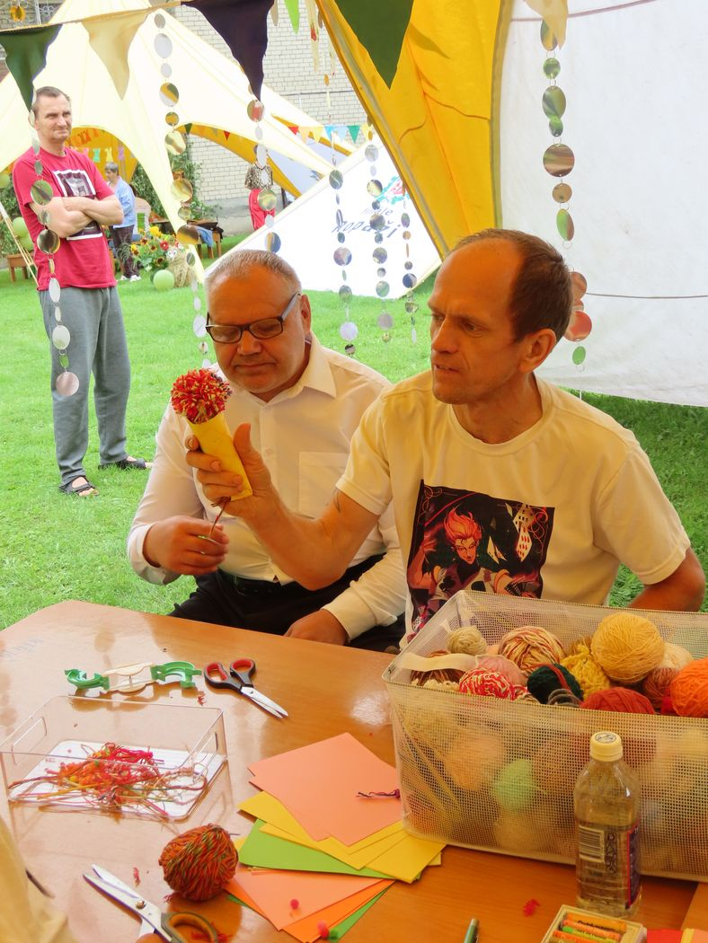 Radošās mākslas aktivitātes dalībnieki