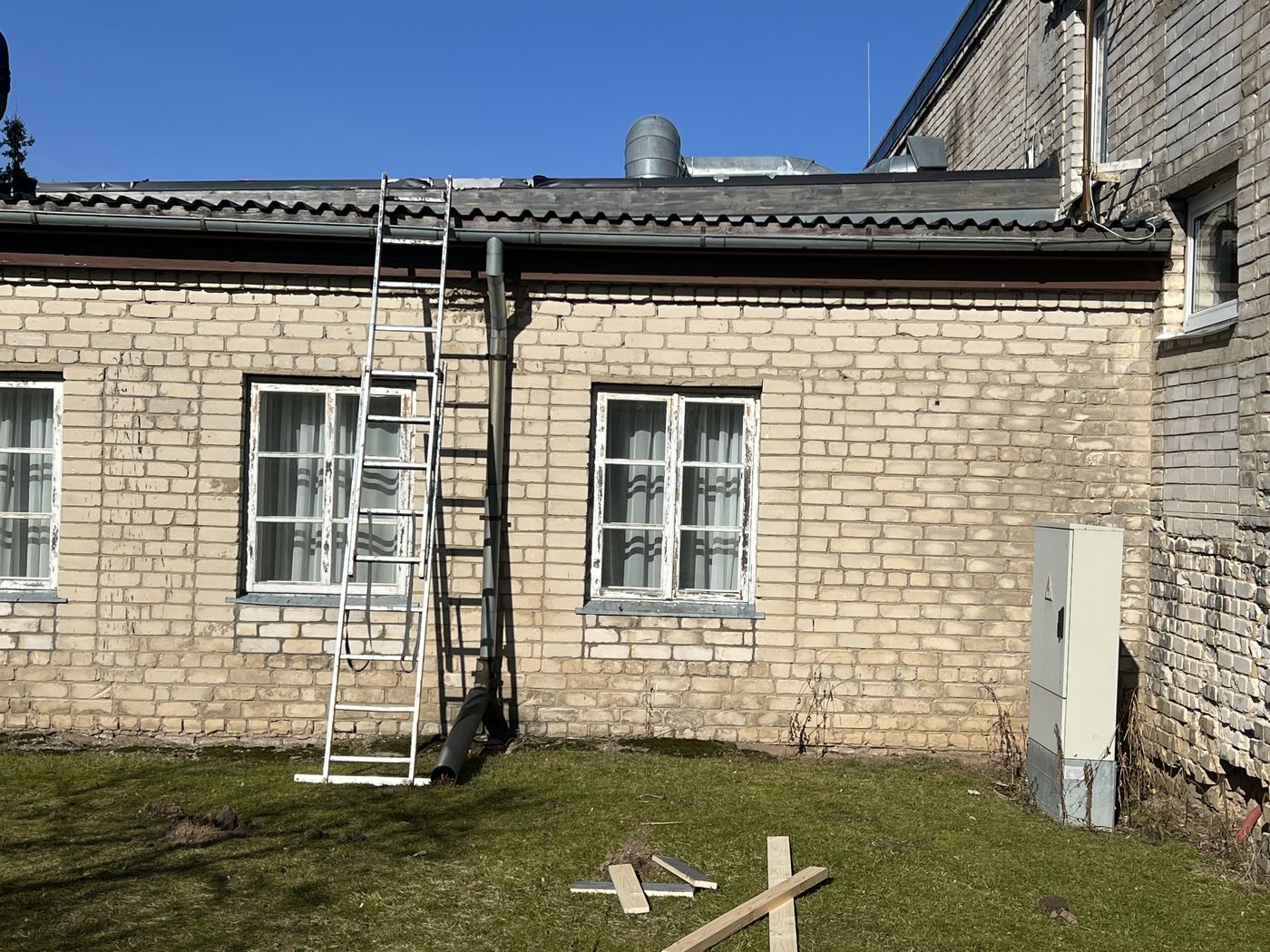 Jumta vēja kastes remontdarbu process