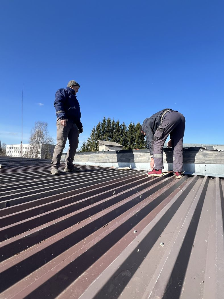 Jumta vēja kastes remontdarbu process