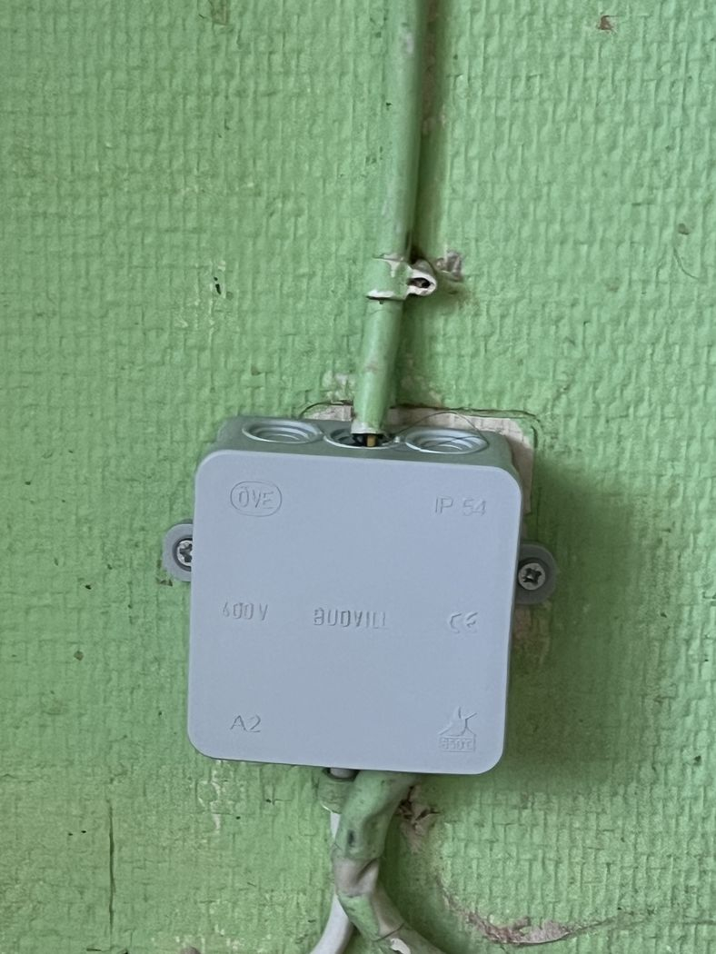 Jauna elektrības kārba