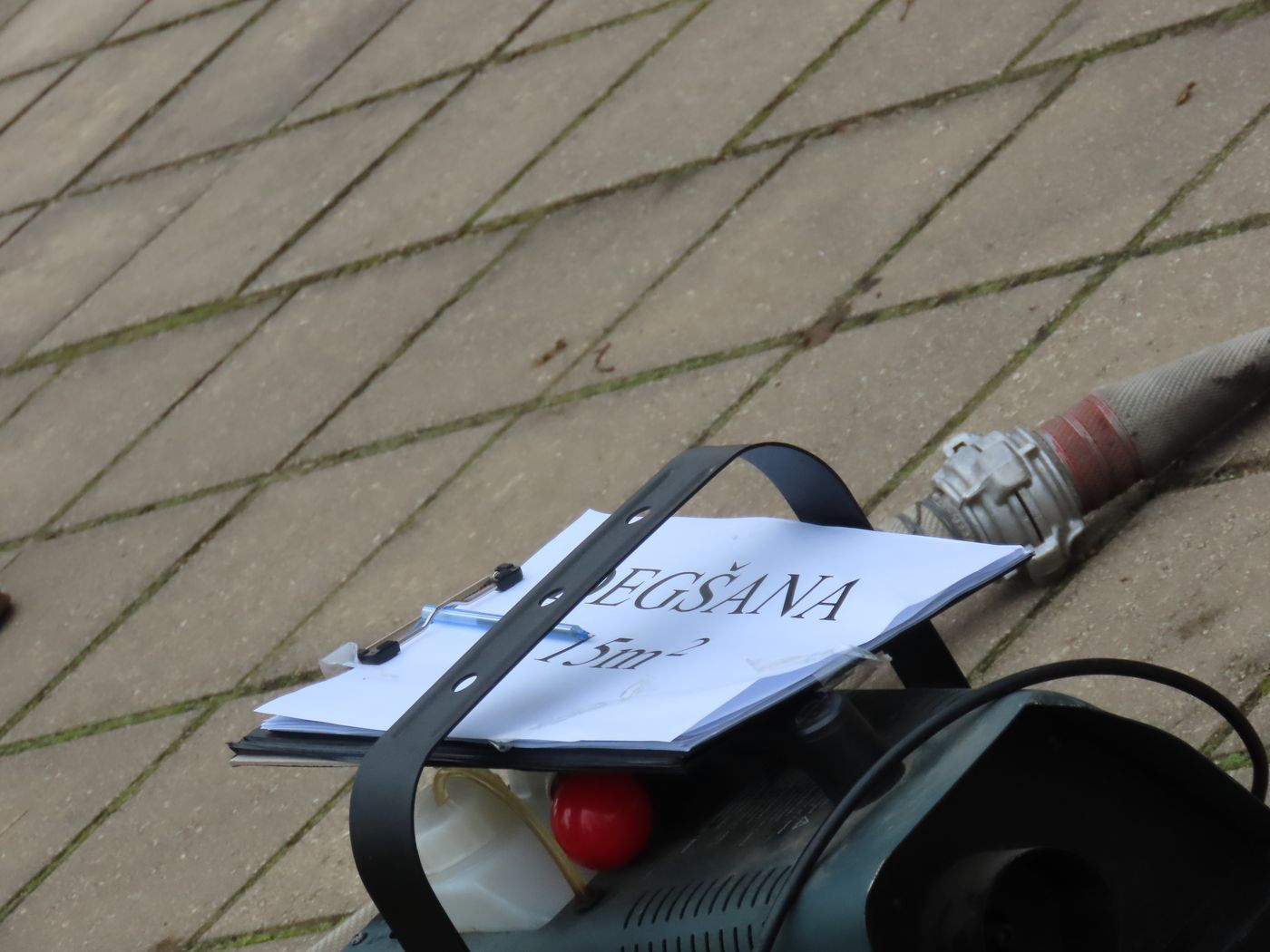 Attēlā dokumenti ar uzrakstu DEGŠANA, teorētisko mācību dokumenti