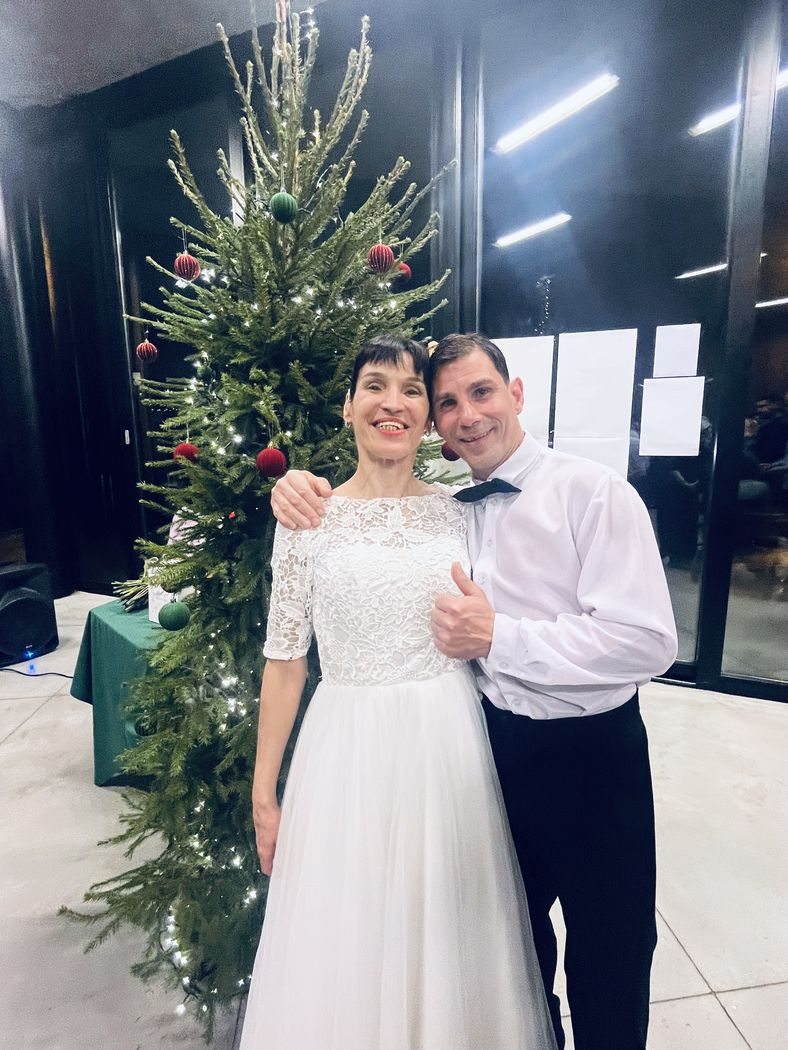 Pasākuma dalībnieki, dejotāji baltajos tērpos