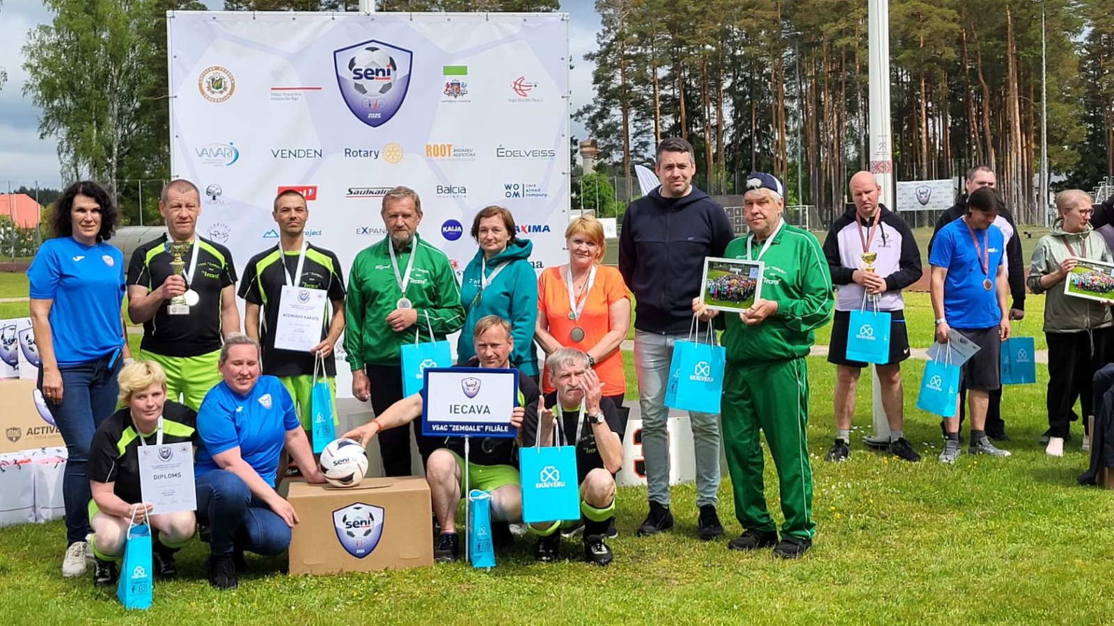 Seni Cup dalībnieku no valsts sociālās aprūpes centra Zemgale kopcilde