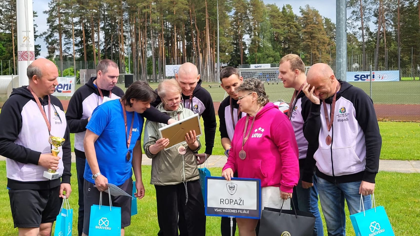 Seni Cup dalībnieku no valsts sociālās aprūpes centra Zemgale kopcilde