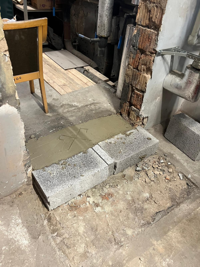 Liek pamatus durvju ailes uzstādīšanai