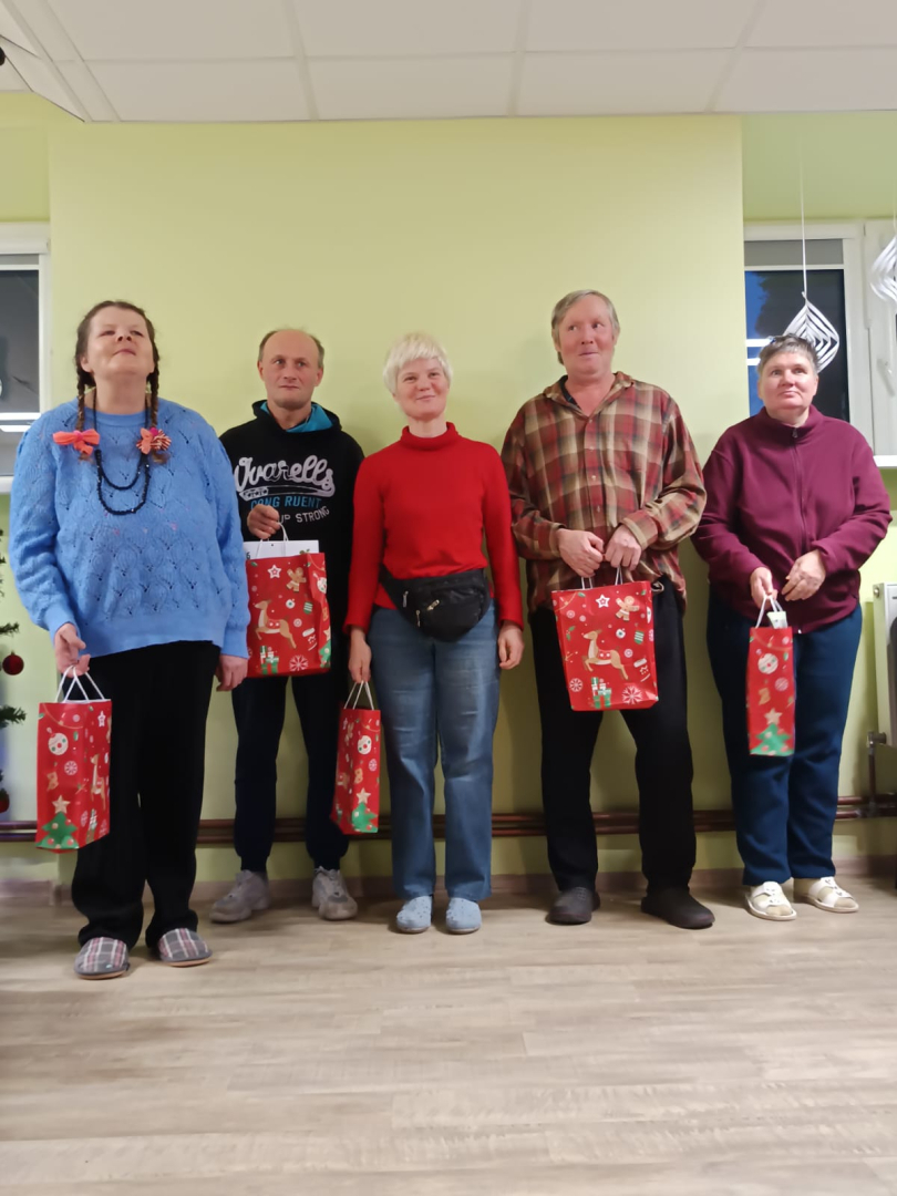 Iedzīvotāji laimīgi ar saņemtajām dāvanām