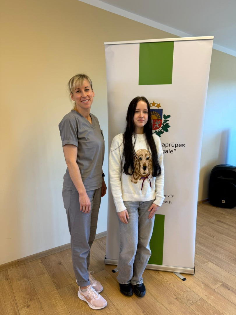 Jauniete ar darbinieci