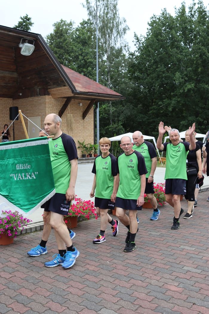 Klejojošā kausa dalībnieki