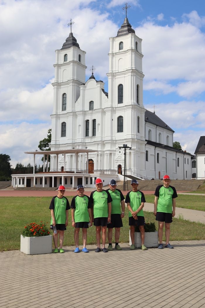 Klejojošā kausa dalibnieki