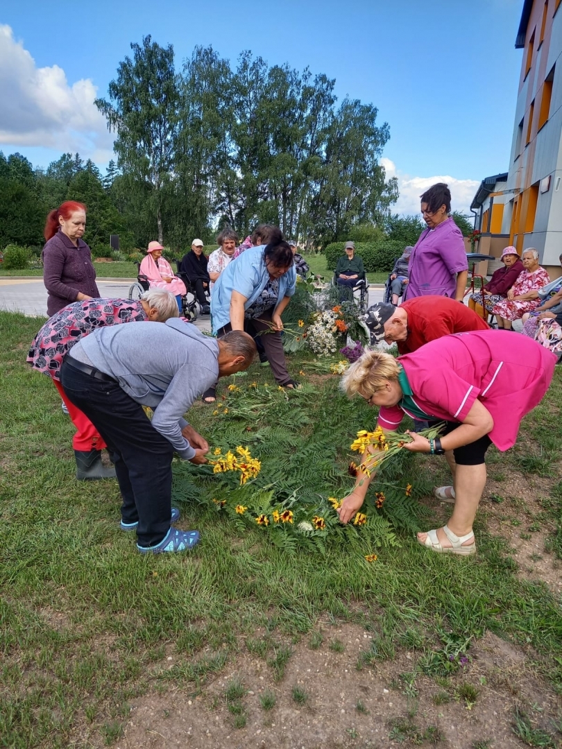 rozu_svetki_kisi_1