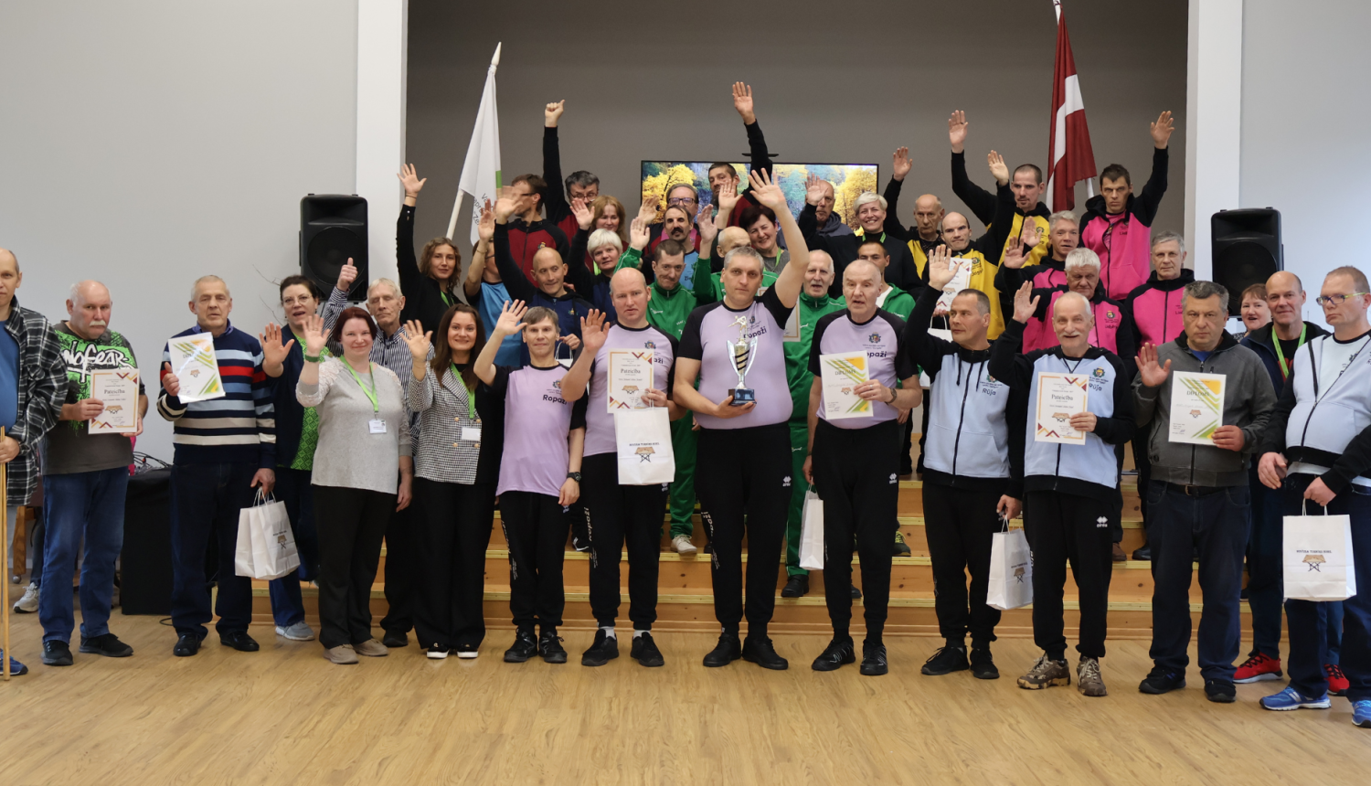 Novusa turnīra dalībnieku kopbilde