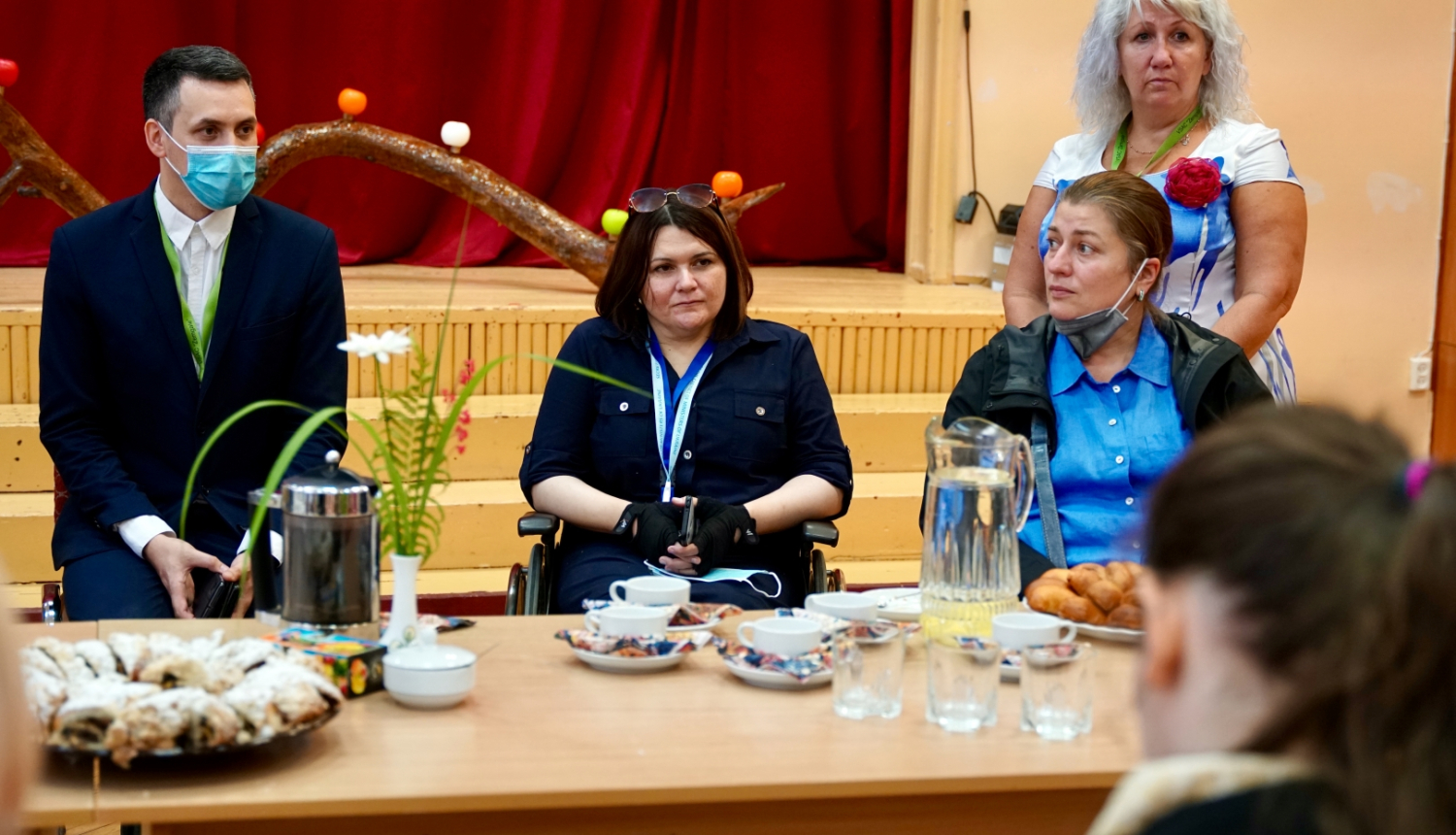 Direktors ar pārstāvjiem