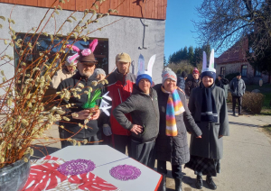 Pasākuma dalībnieki tērpušies zaķu kostīmos